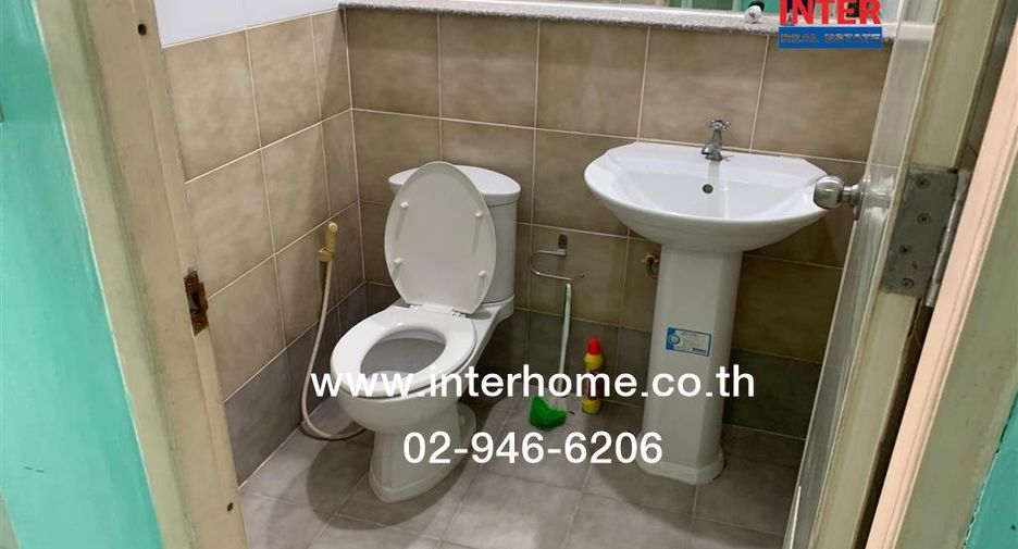 For sale 4 bedrooms townhouse in Khan Na Yao, Bangkok