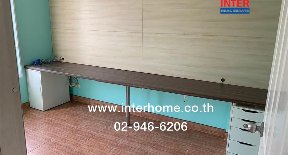 For sale 4 bedrooms townhouse in Khan Na Yao, Bangkok