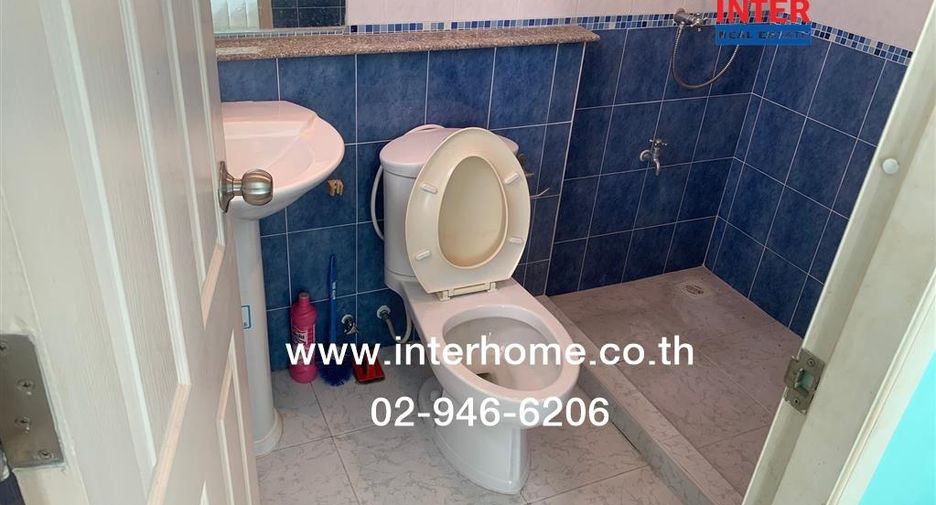 For sale 4 bedrooms townhouse in Khan Na Yao, Bangkok