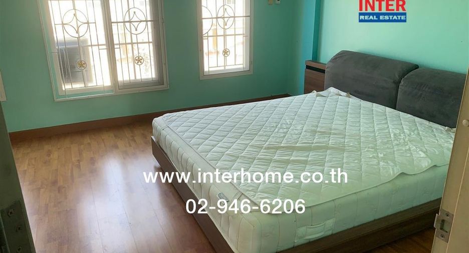For sale 4 bedrooms townhouse in Khan Na Yao, Bangkok
