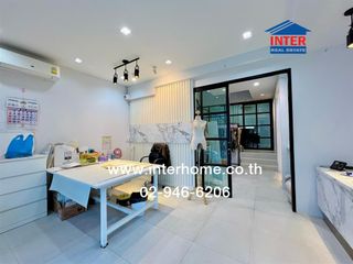 For sale 7 bedrooms townhouse in Wang Thonglang, Bangkok