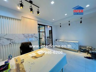 For sale 7 bedrooms townhouse in Wang Thonglang, Bangkok