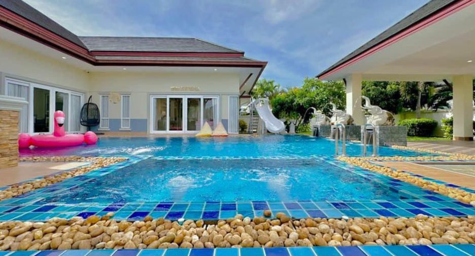 Villa en venta de 4 habitaciones en Bang Saray, Pattaya