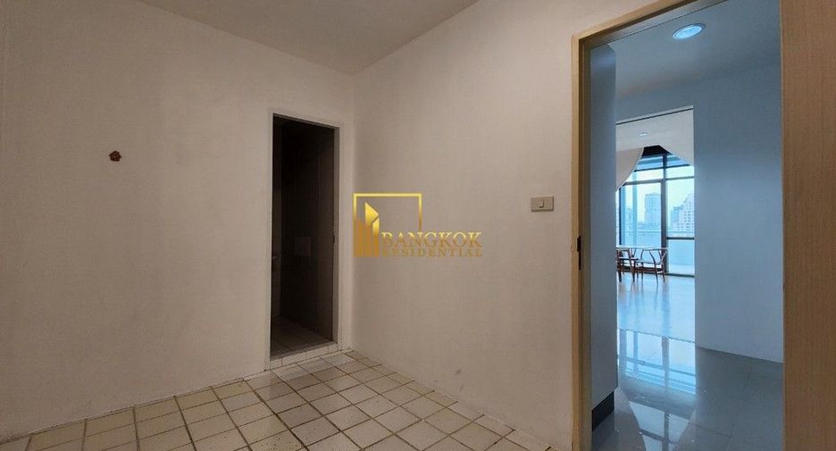 For rent 4 bedrooms apartment in Watthana, Bangkok