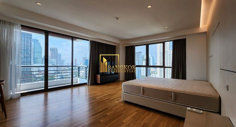 For rent 4 bedrooms apartment in Watthana, Bangkok