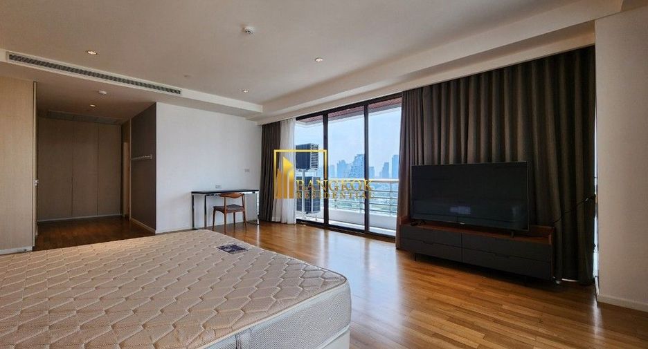For rent 4 bedrooms apartment in Watthana, Bangkok