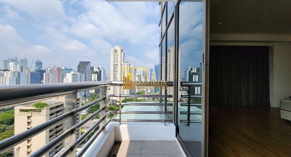 For rent 4 bedrooms apartment in Watthana, Bangkok