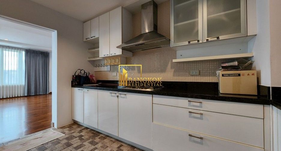 For rent 4 bedrooms condo in Khlong Toei, Bangkok