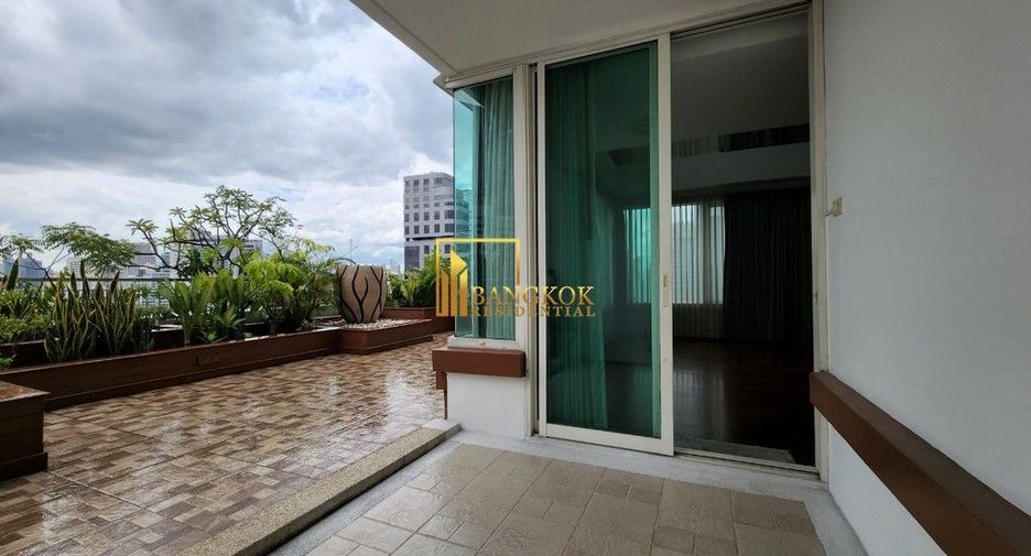 For rent 4 bedrooms condo in Khlong Toei, Bangkok