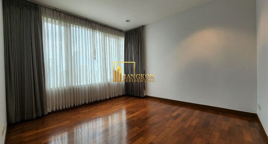 For rent 4 bedrooms condo in Khlong Toei, Bangkok