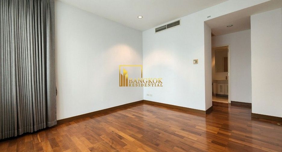 For rent 4 bedrooms condo in Khlong Toei, Bangkok