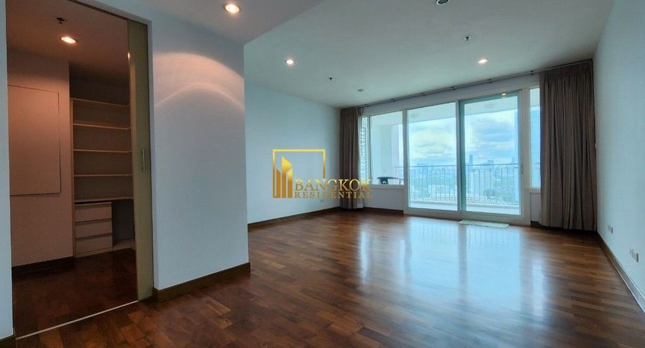 For rent 4 bedrooms condo in Khlong Toei, Bangkok