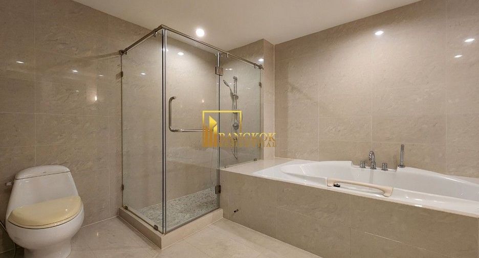 For rent 4 bedrooms condo in Khlong Toei, Bangkok