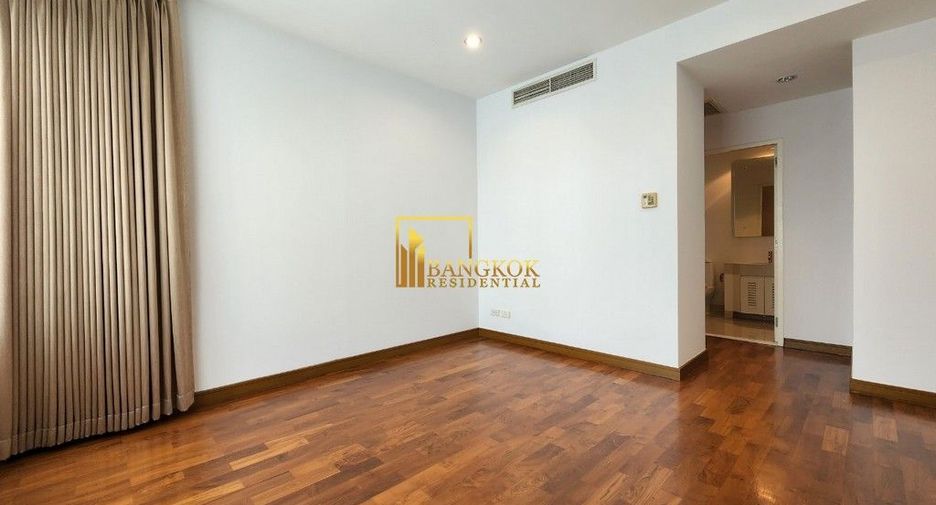 For rent 4 bedrooms condo in Khlong Toei, Bangkok