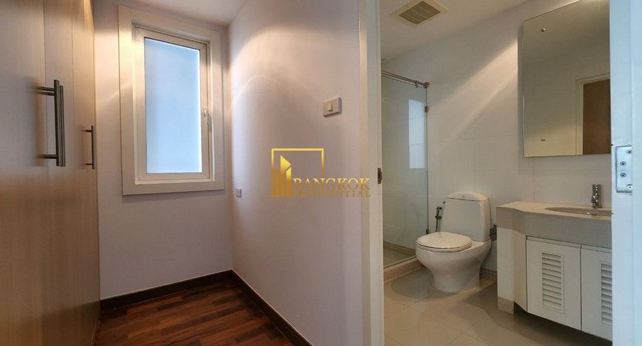 For rent 4 bedrooms condo in Khlong Toei, Bangkok