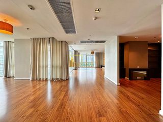 For rent 4 bedrooms condo in Pathum Wan, Bangkok