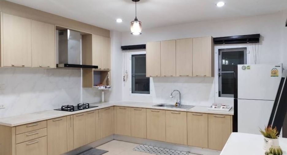 For rent 3 bedrooms house in Si Racha, Chonburi