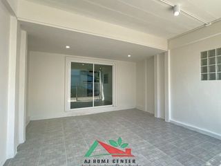 For sale 2 bedrooms townhouse in Wang Thonglang, Bangkok
