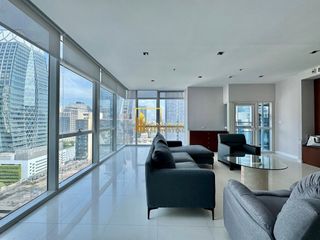 Condo en alquiler de 3 habitaciones en Pathum Wan, Bangkok