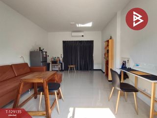 À vendre 2 chambres maison de ville à Sam Phran, Nakhon Pathom