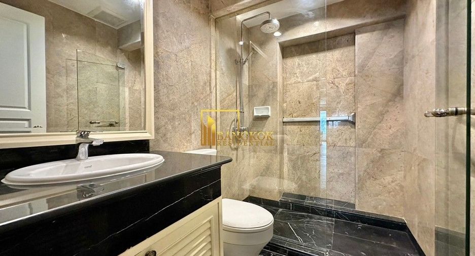 Condo en alquiler de 3 habitaciones en Khlong Toei, Bangkok