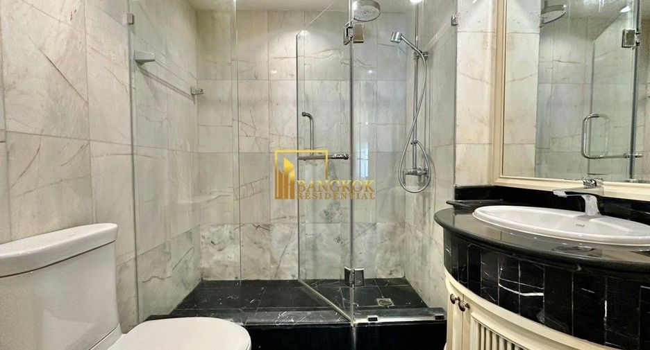 Condo en alquiler de 3 habitaciones en Khlong Toei, Bangkok