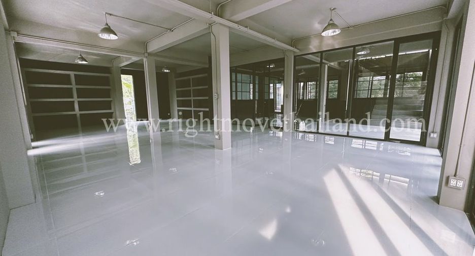 For rent 4 bedrooms retail Space in Chatuchak, Bangkok