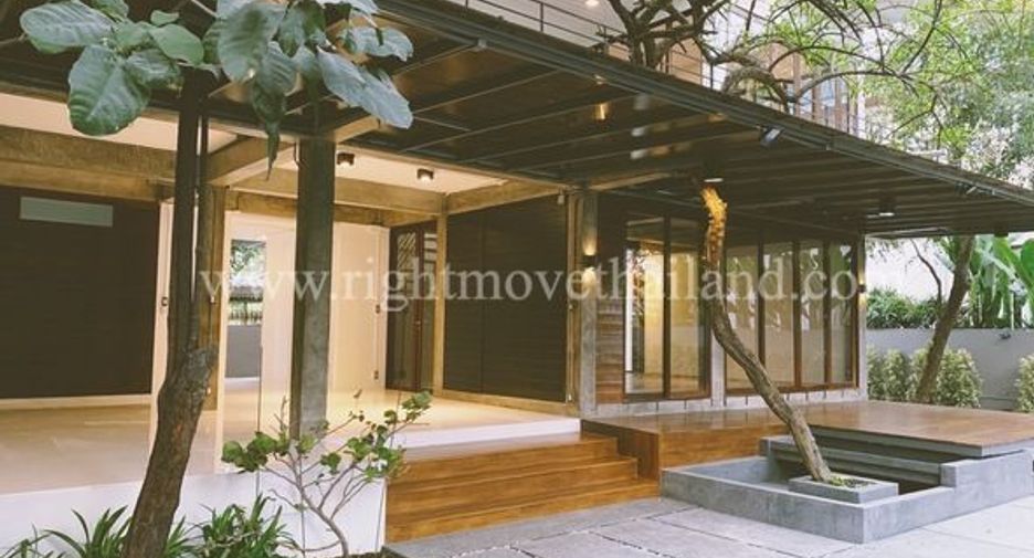 For rent 4 bedrooms retail Space in Chatuchak, Bangkok