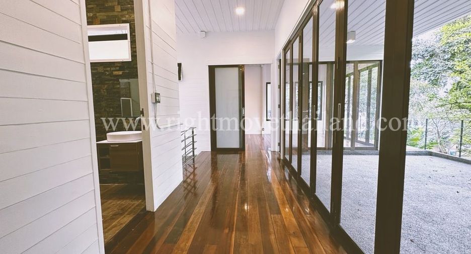 For rent 4 bedrooms retail Space in Chatuchak, Bangkok