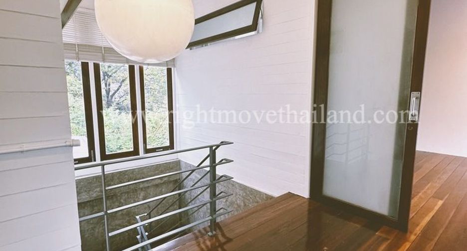 For rent 4 bedrooms retail Space in Chatuchak, Bangkok