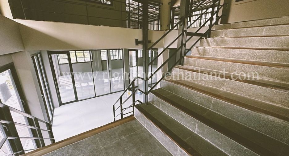 For rent 4 bedrooms retail Space in Chatuchak, Bangkok