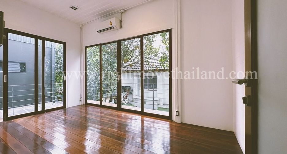 For rent 4 bedrooms retail Space in Chatuchak, Bangkok