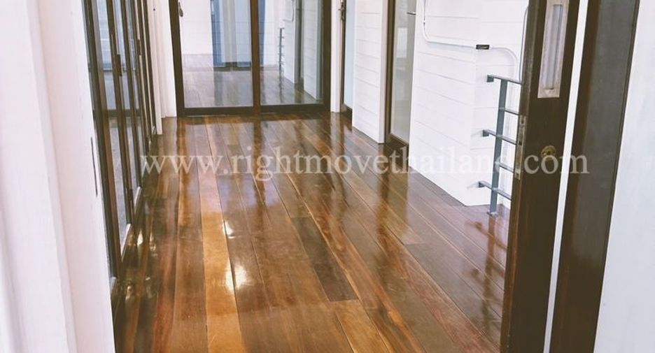 For rent 4 bedrooms retail Space in Chatuchak, Bangkok