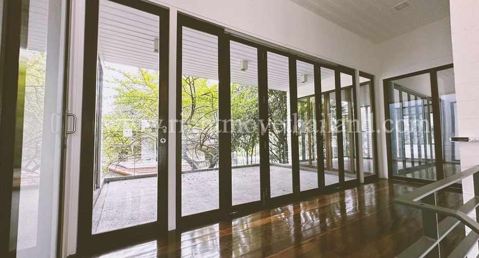 For rent 4 bedrooms retail Space in Chatuchak, Bangkok