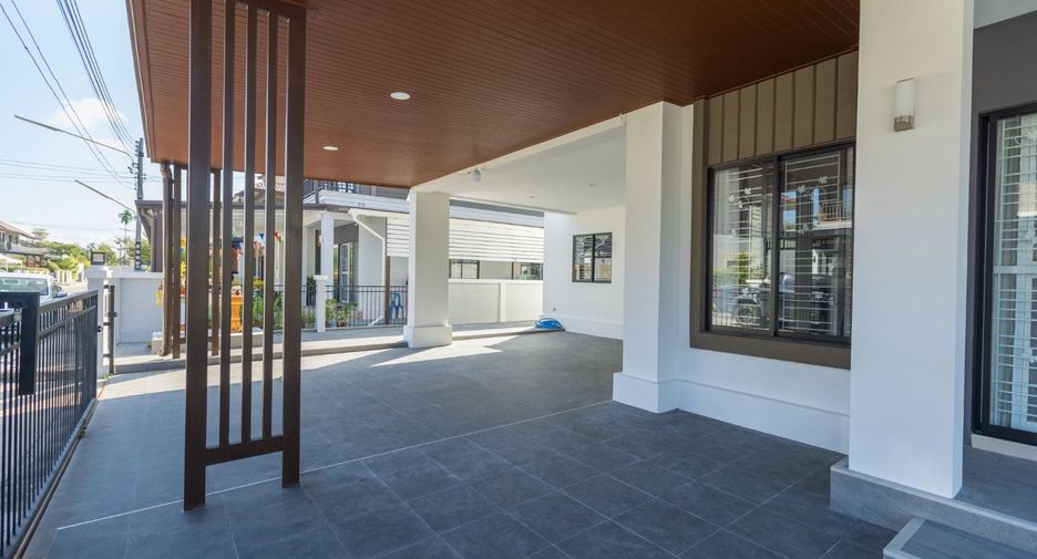 For sale 4 bedrooms house in Saraphi, Chiang Mai