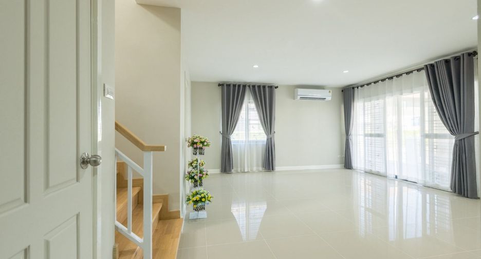 For sale 4 bedrooms house in Saraphi, Chiang Mai