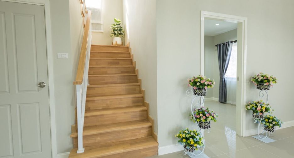 For sale 4 bedrooms house in Saraphi, Chiang Mai