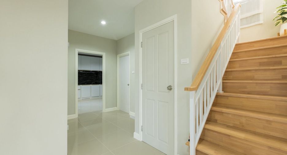 For sale 4 bedrooms house in Saraphi, Chiang Mai