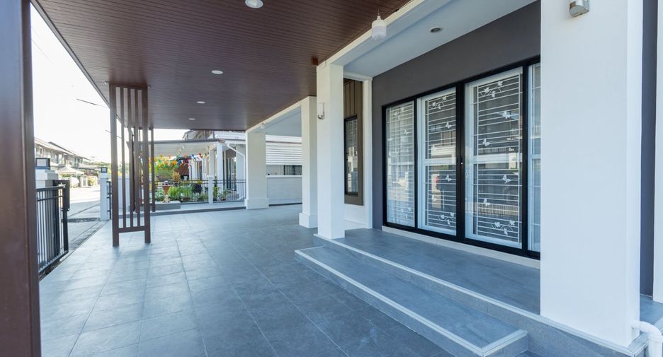 For sale 4 bedrooms house in Saraphi, Chiang Mai