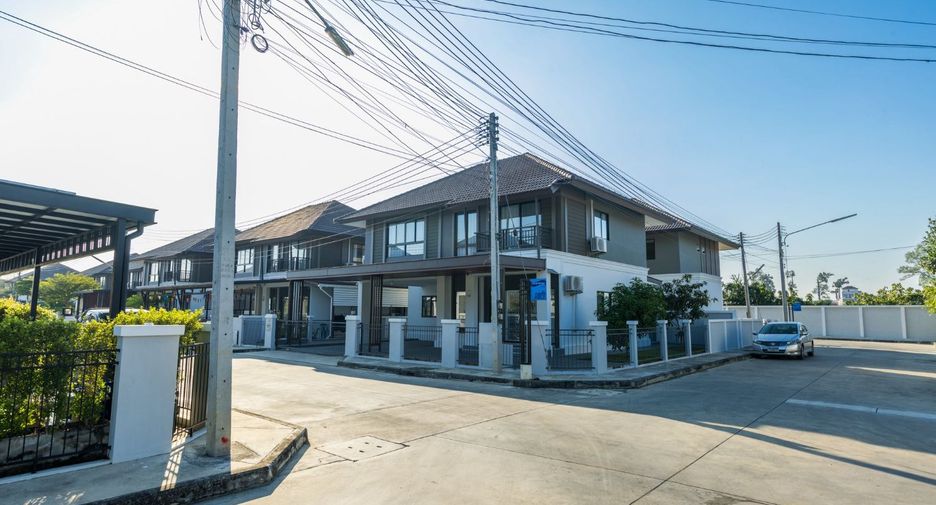 For sale 4 bedrooms house in Saraphi, Chiang Mai
