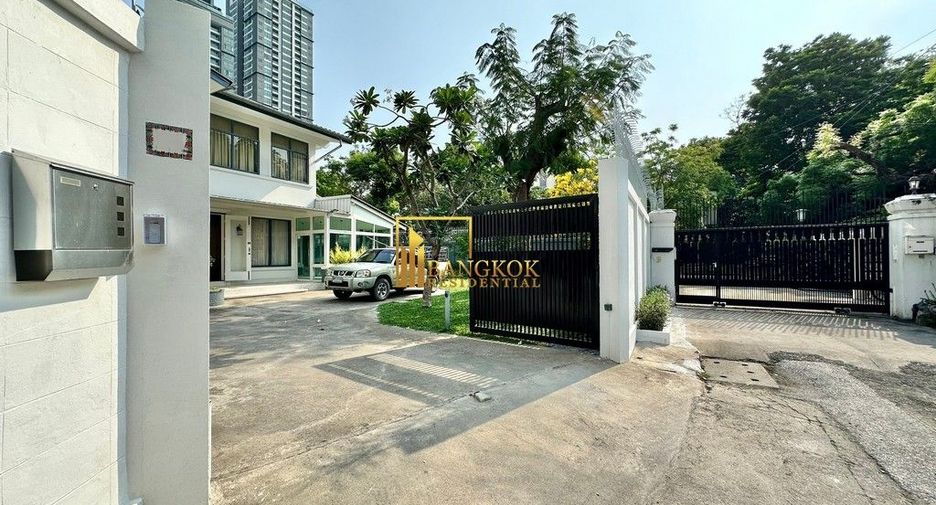 Haus zur Miete mit 3 Zimmer in Watthana, Bangkok