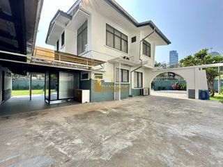 Haus zur Miete mit 3 Zimmer in Watthana, Bangkok