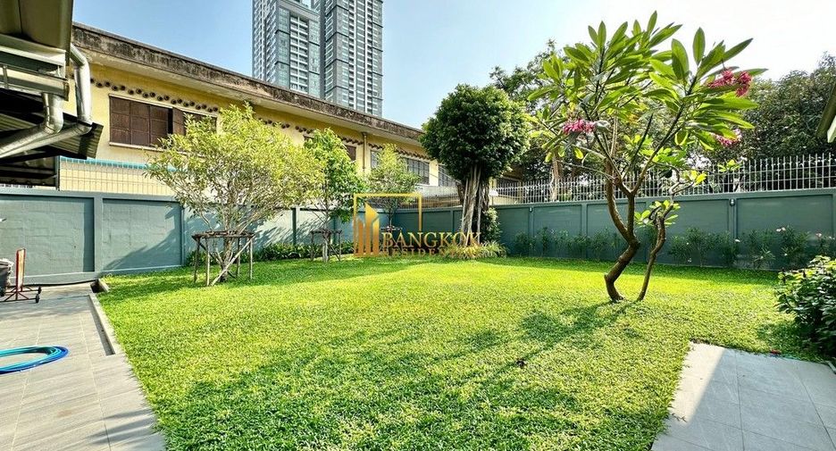 Haus zur Miete mit 3 Zimmer in Watthana, Bangkok