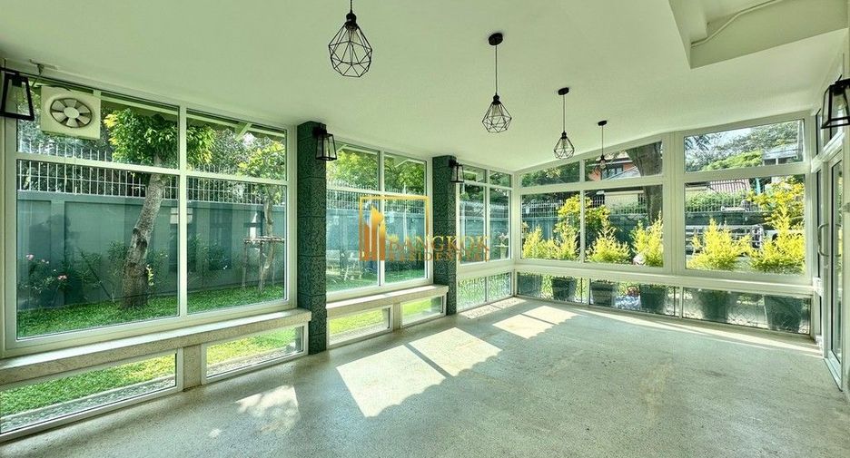 Haus zur Miete mit 3 Zimmer in Watthana, Bangkok
