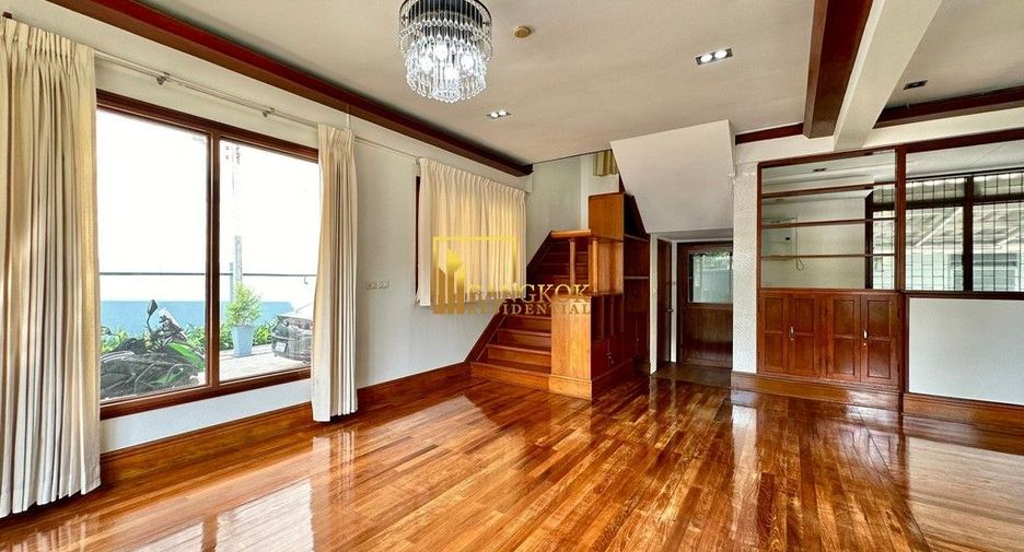 Haus zur Miete mit 3 Zimmer in Watthana, Bangkok