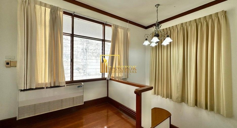 Haus zur Miete mit 3 Zimmer in Watthana, Bangkok