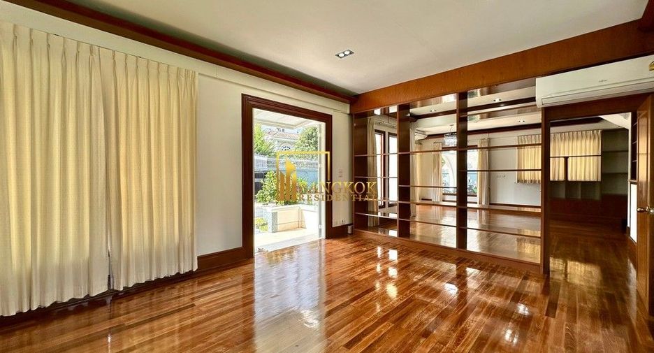Haus zur Miete mit 3 Zimmer in Watthana, Bangkok