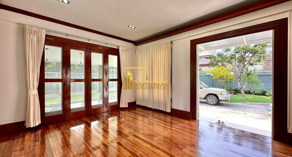 Haus zur Miete mit 3 Zimmer in Watthana, Bangkok