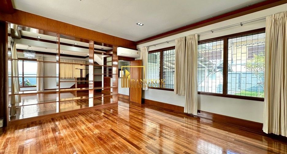 Haus zur Miete mit 3 Zimmer in Watthana, Bangkok