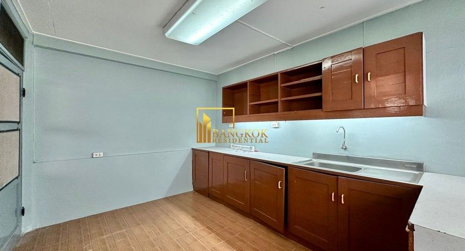 Haus zur Miete mit 3 Zimmer in Watthana, Bangkok